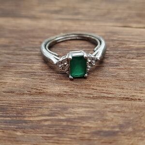 Stunning Emerald glass collectors avon ring size‎ 8 R250